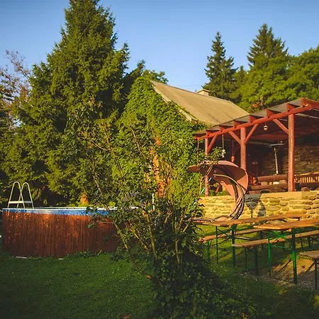 Stara Skola بيت ضيافة Strážné
